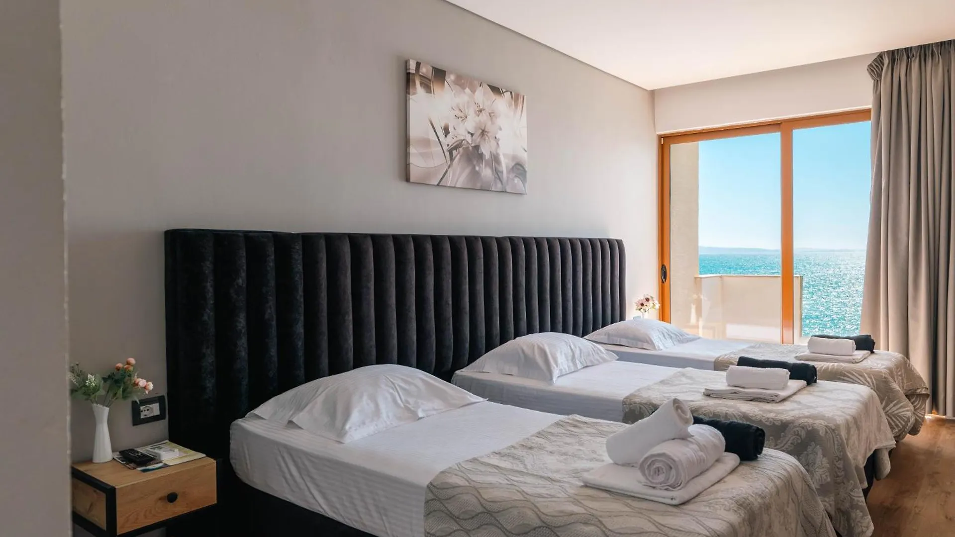 Blue Bay Hotel Sarandë 4*,